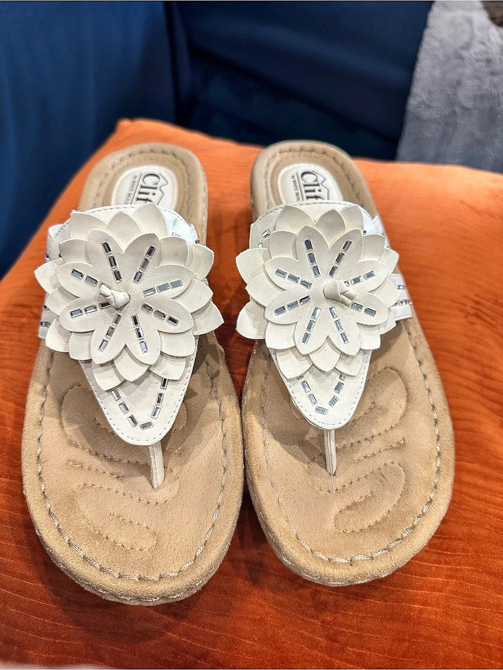 Cliffs by White Mountain Cynthia Flower Thong Sandals White US 8